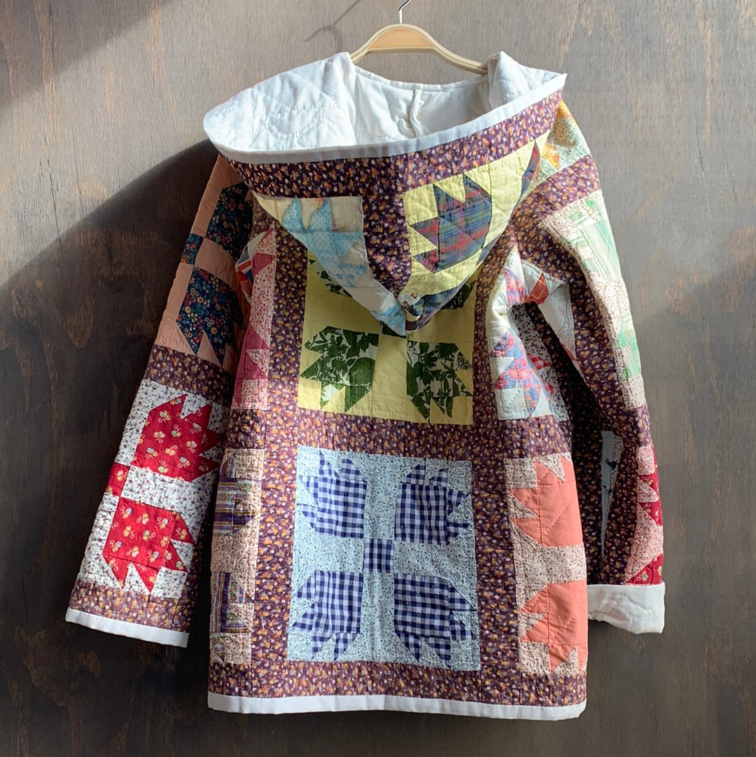 Vintage quilt coat with white trim & hood (M)