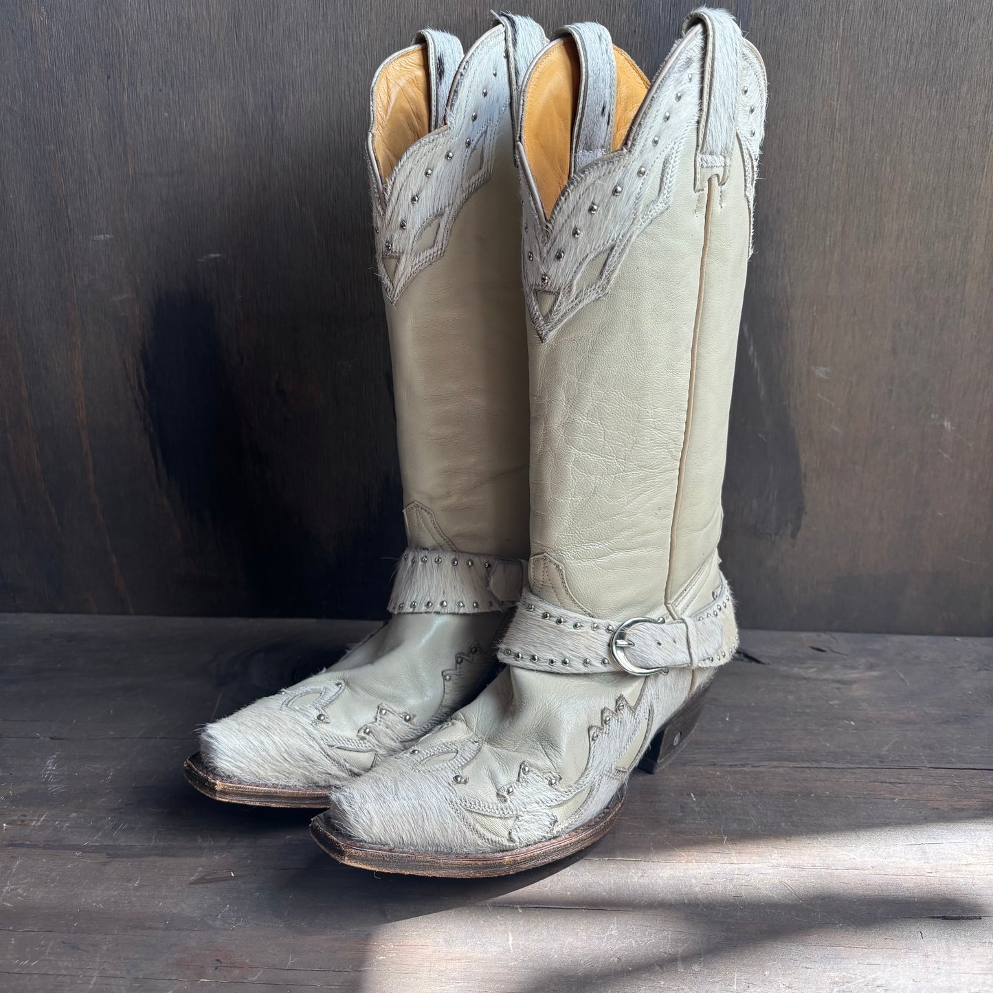 Diamond T Cream Cowhide Boots