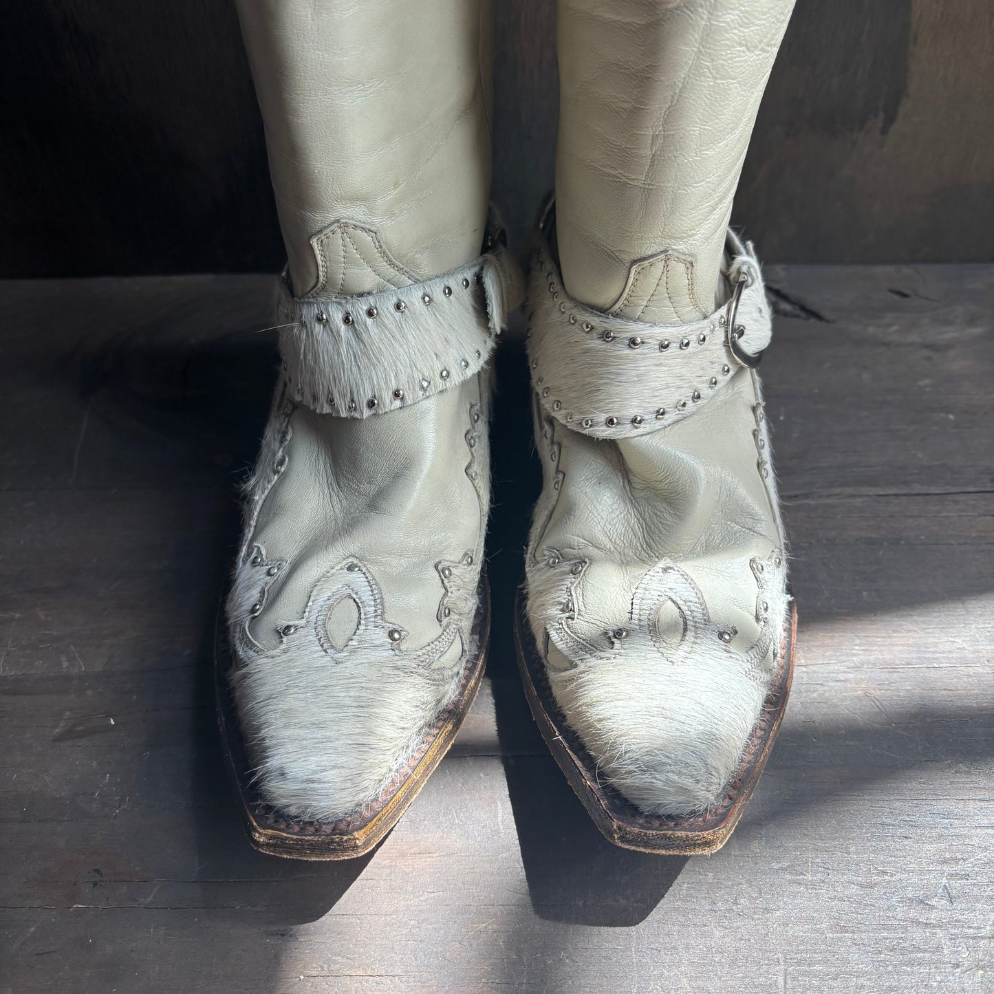 Diamond T Cream Cowhide Boots