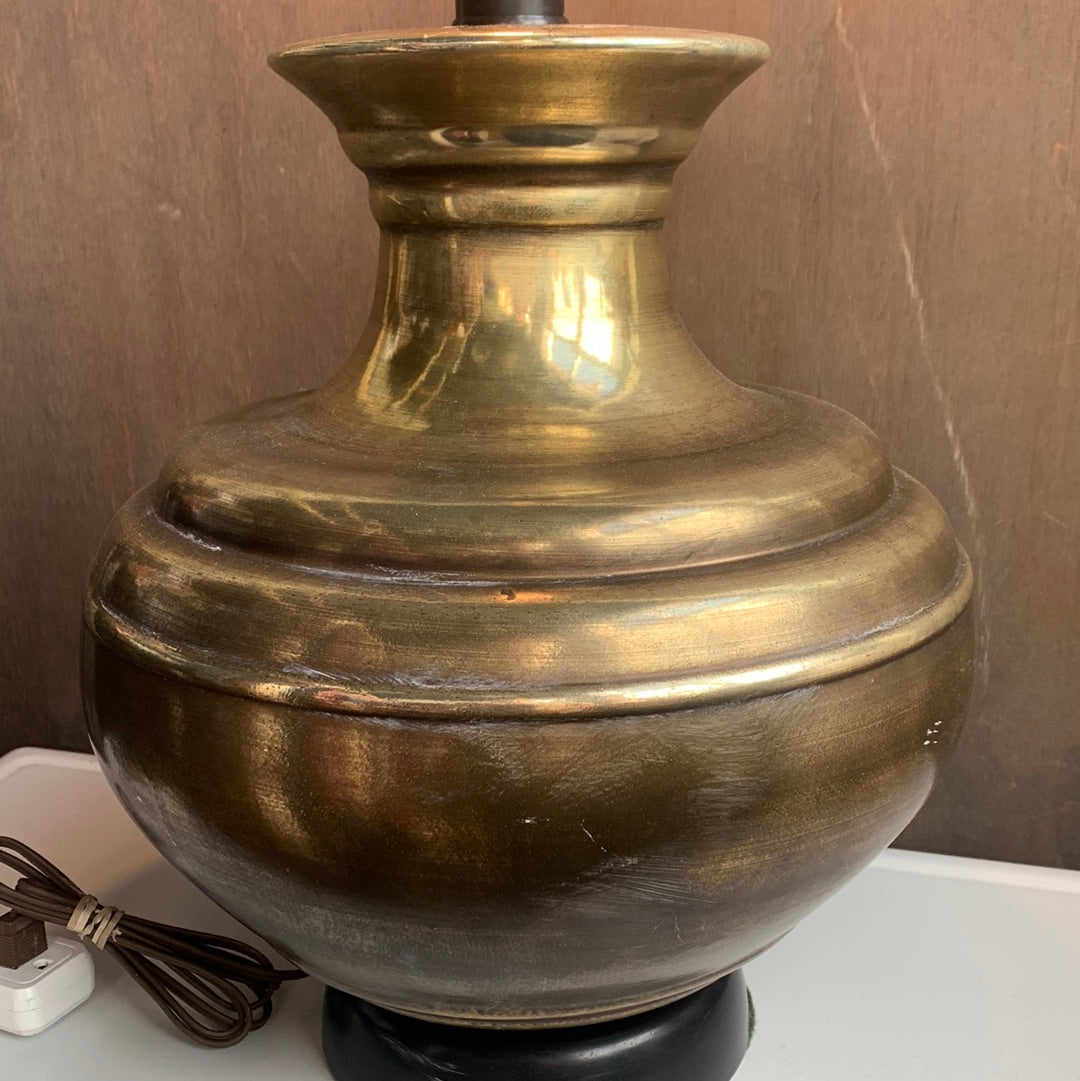 Brass urn style table lamp
