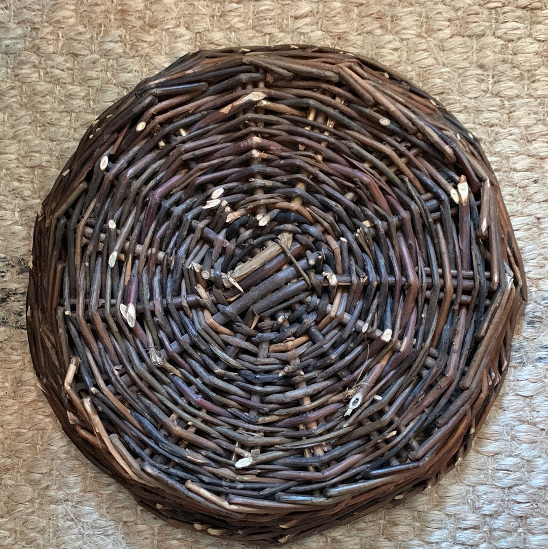 Woven wicker round tray