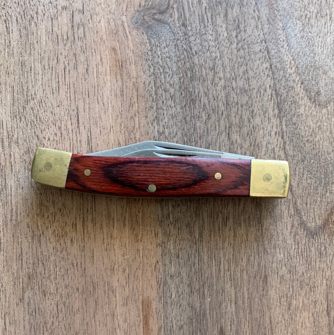 Vintage Guidesman pocket knife with brass details