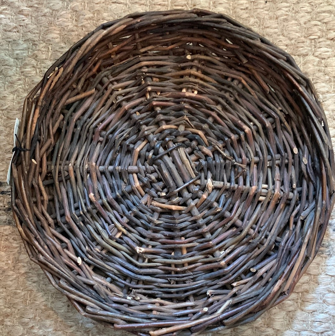 Woven wicker round tray