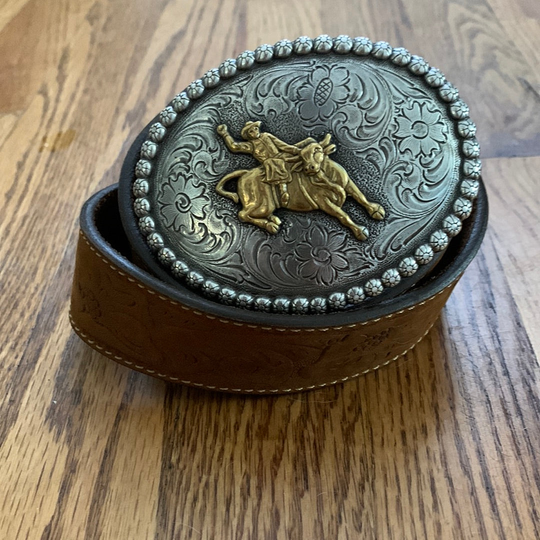 Wrangler leather belt with silver & gold cowboy buckle
