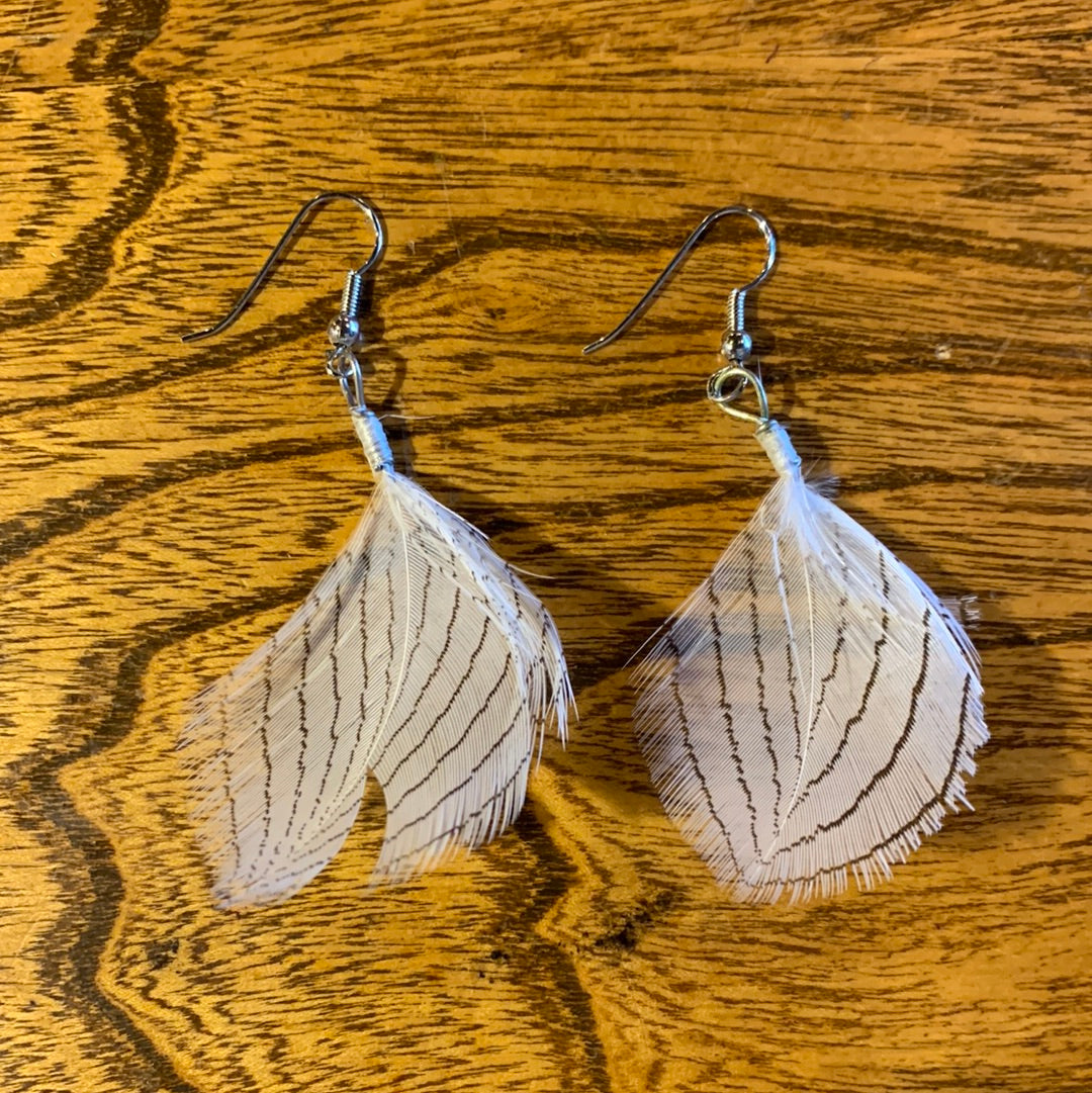 White & black feather earri