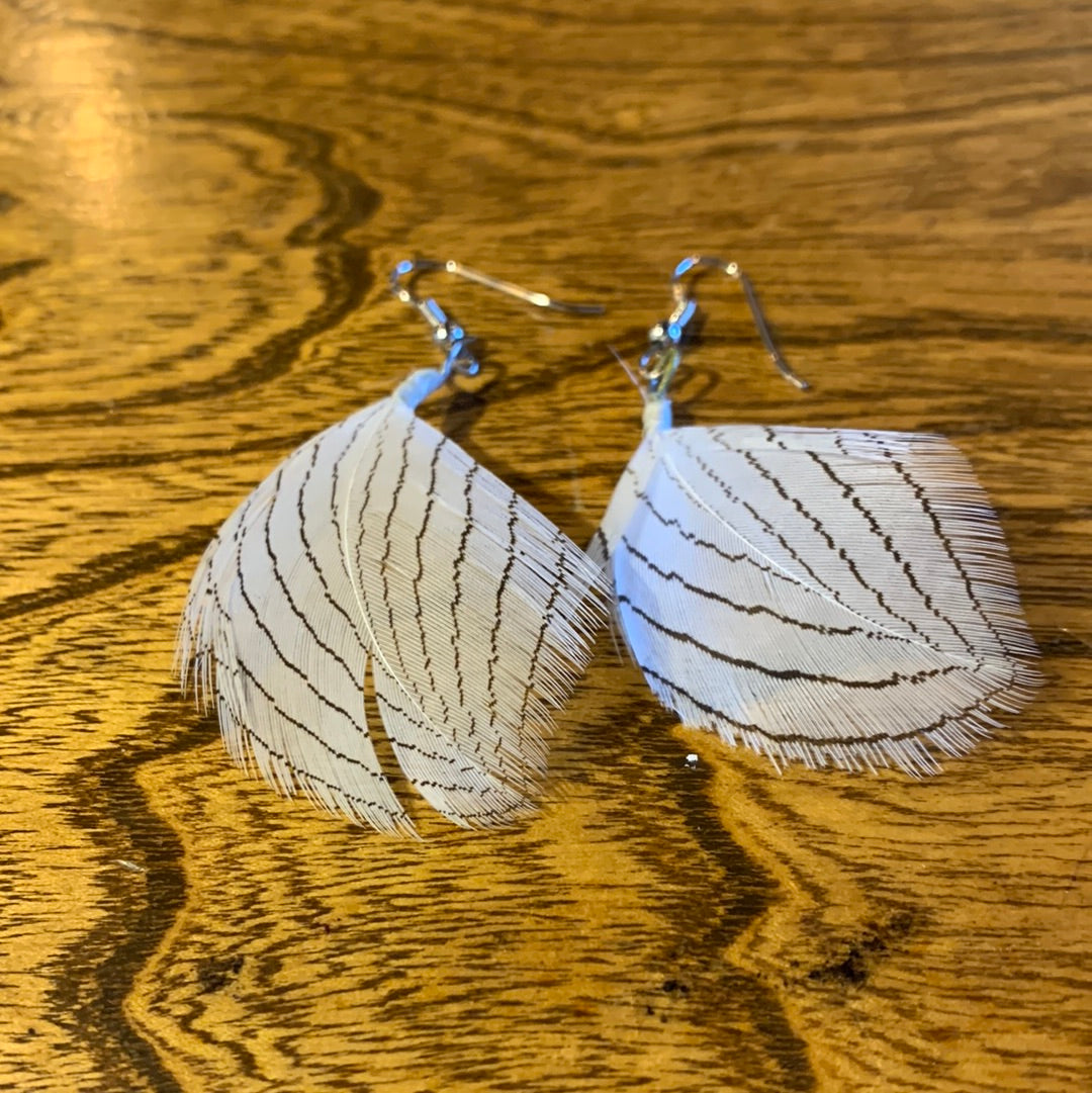 White & black feather earri