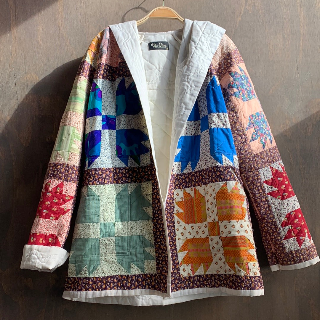 Vintage quilt coat with white trim & hood (M)