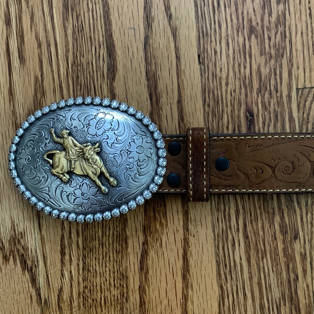 Wrangler leather belt with silver & gold cowboy buckle