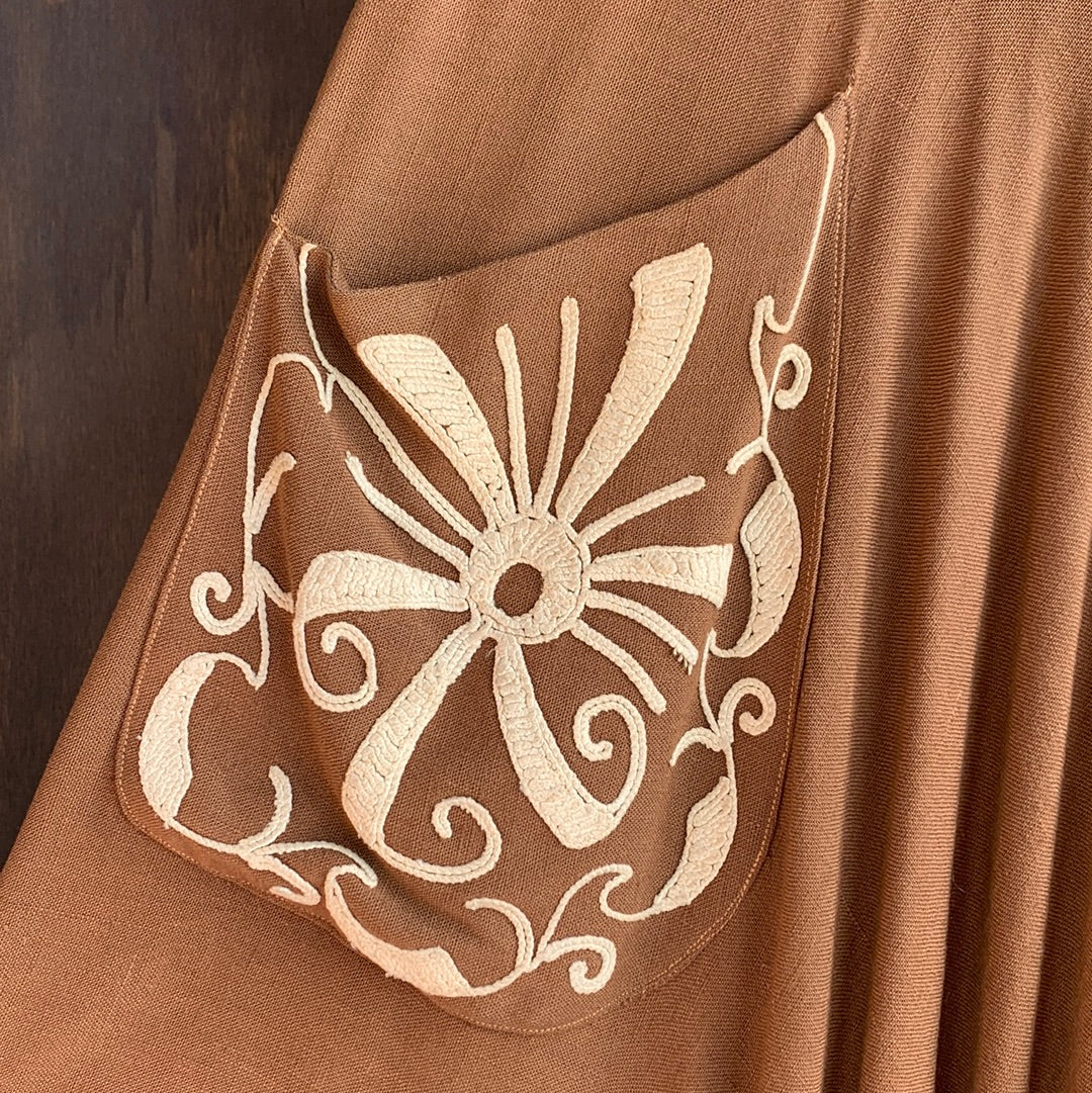 Vintage brown button-back dress with embroidered pocket