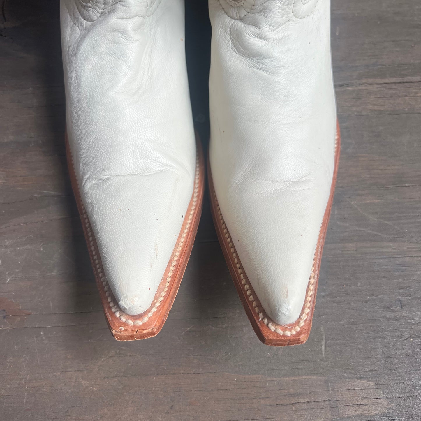 Donaldo White Pointed Toe Cowboy Boots