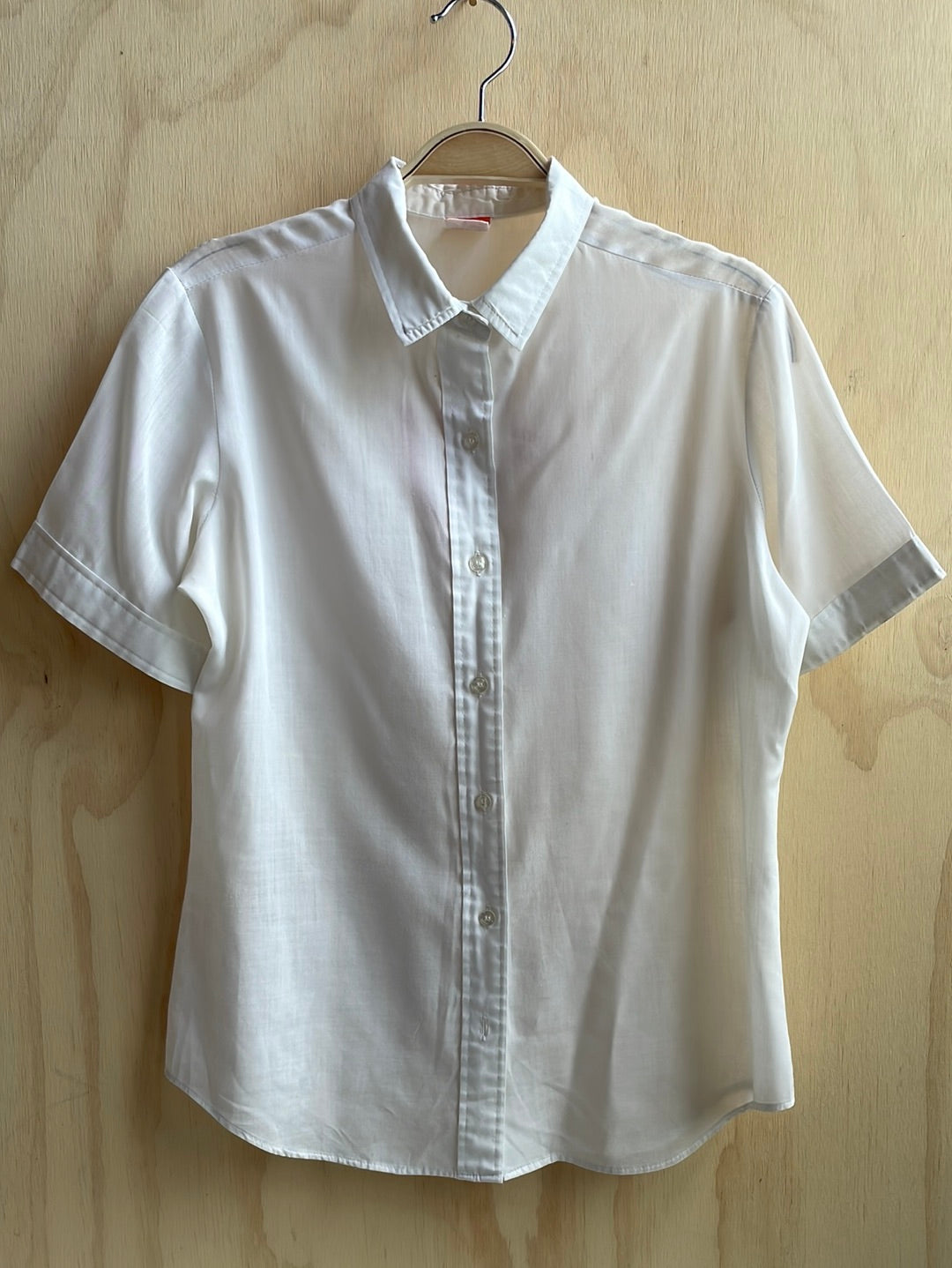 Vintage White embroidered “W” short sleeved shirt
