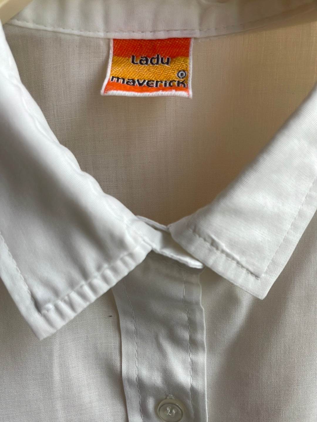 Vintage White embroidered “W” short sleeved shirt