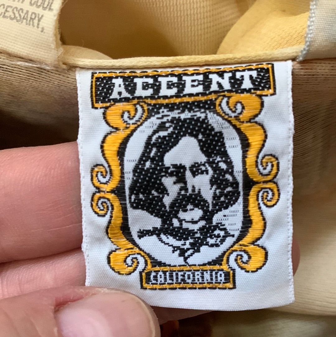 Accent 1970s button down