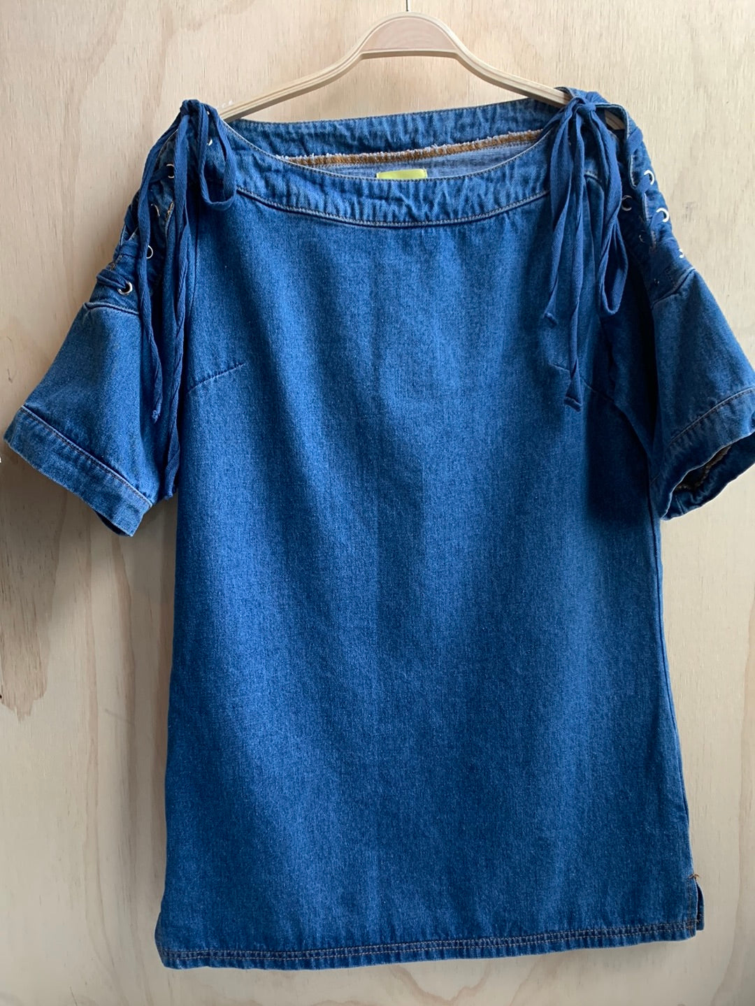Lace-up sleeve denim dress