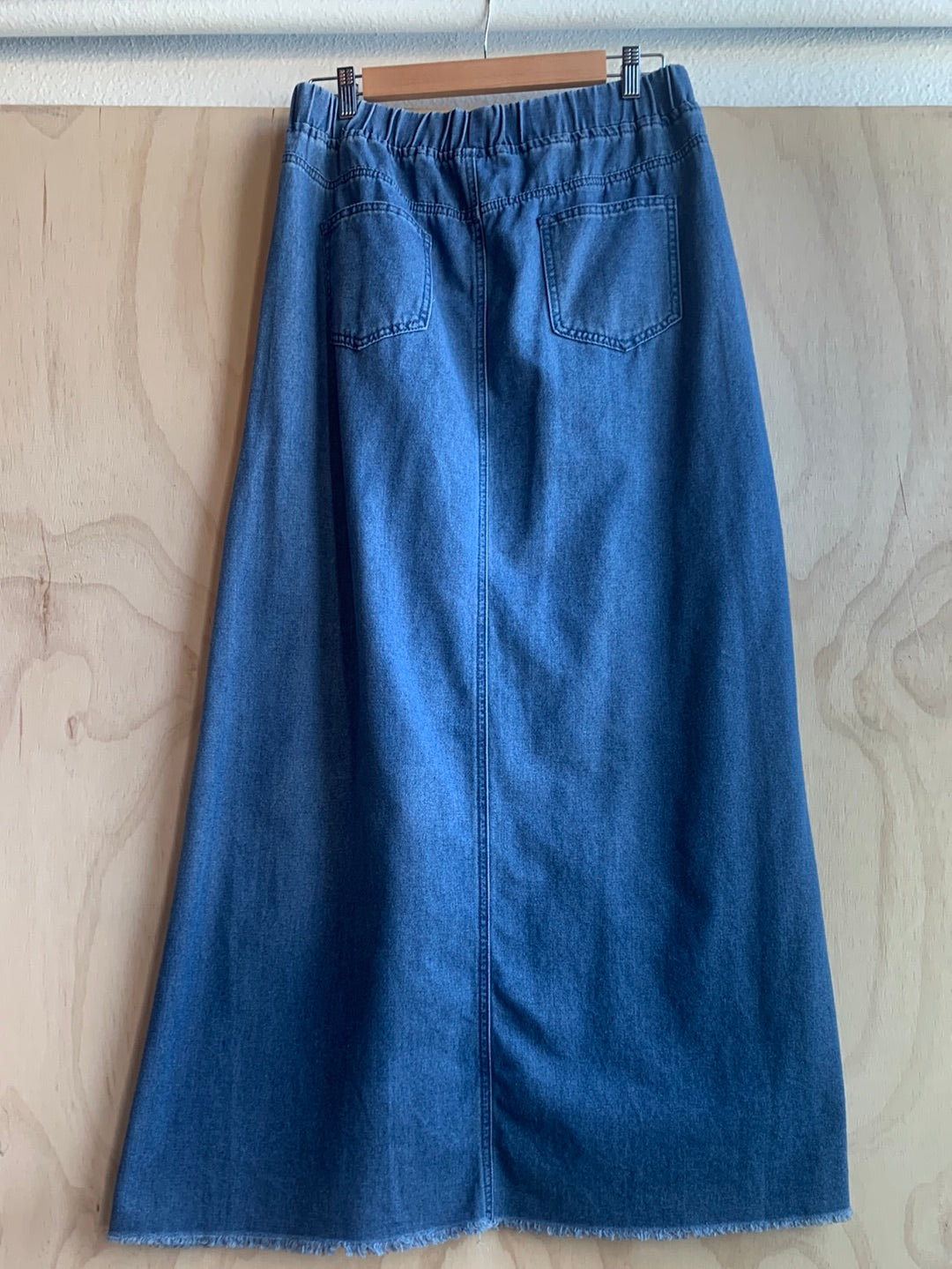Denim maxi skirt with pockets
