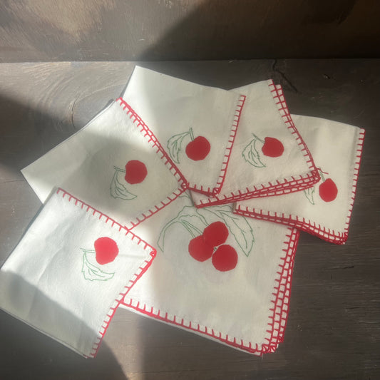 Apple Tablecloth Set