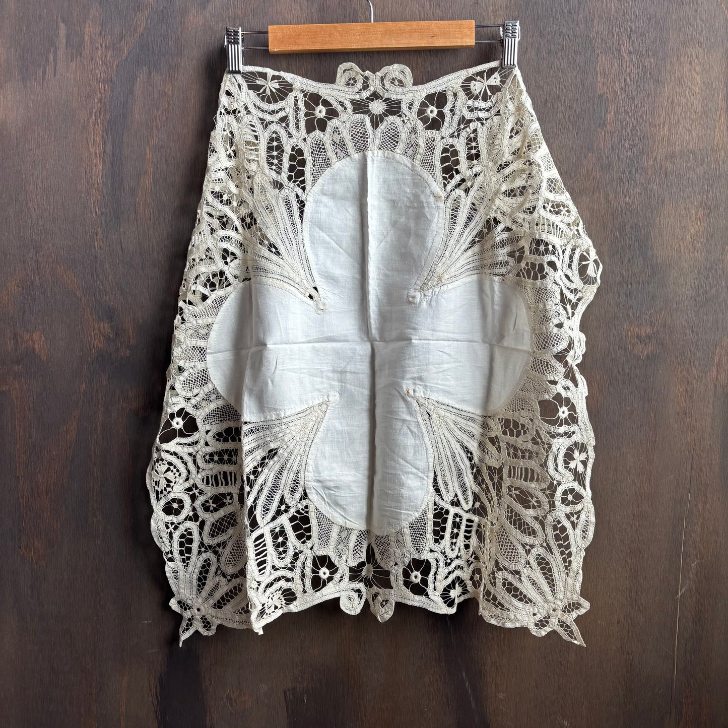 Vintage Square Lace Runner