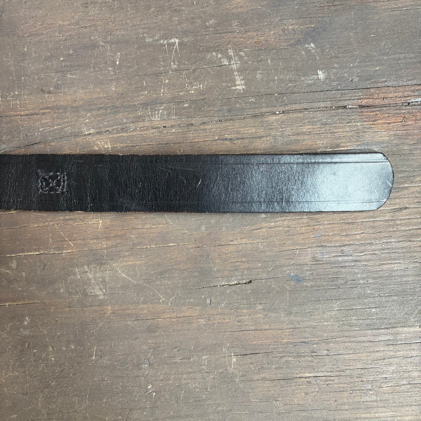 Black Leather Flat-Close Belt