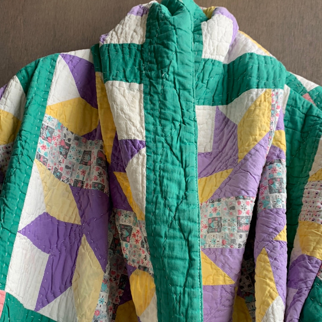 Vintage quilt hooded duster with green trim (M)