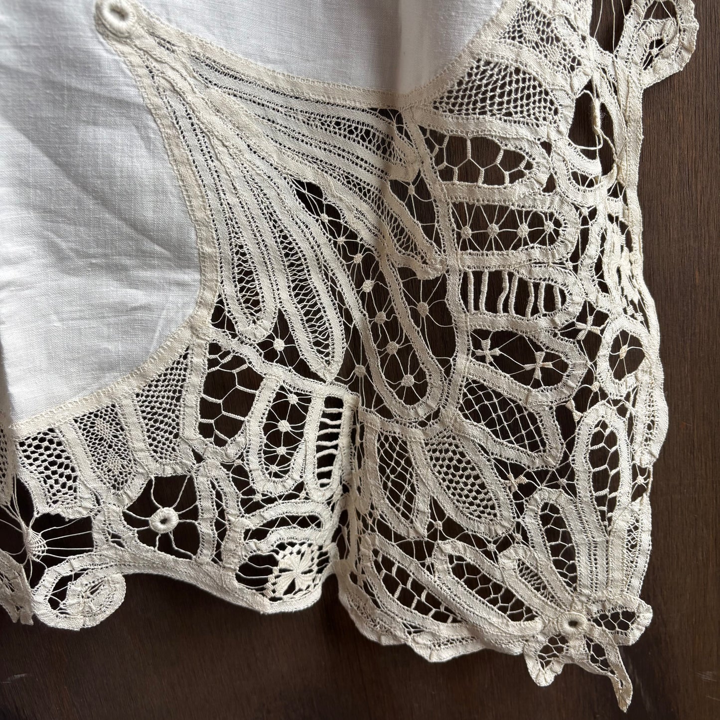 Vintage Square Lace Runner