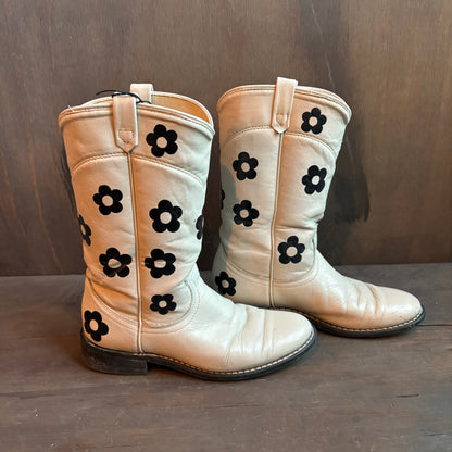 Parrot Paints White Roper Boots