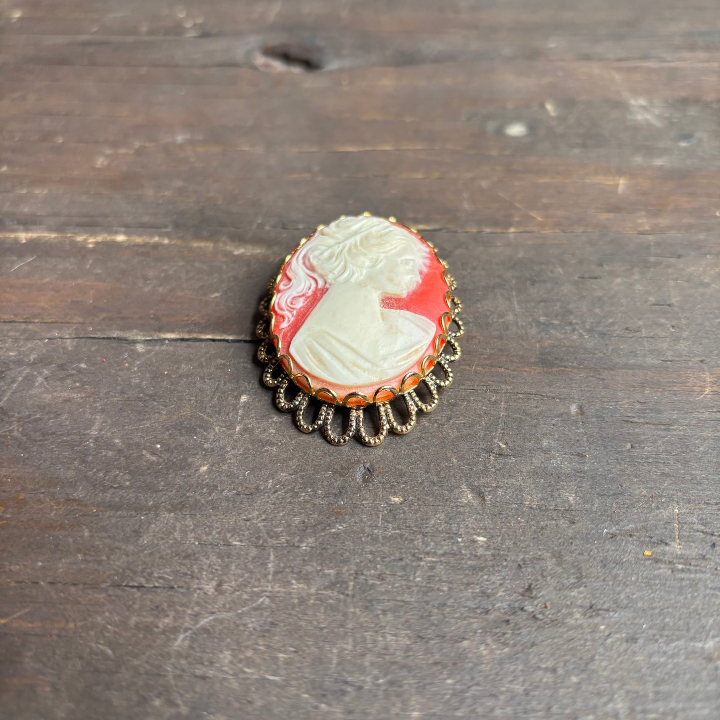 Scalloped Edge Cameo Brooch