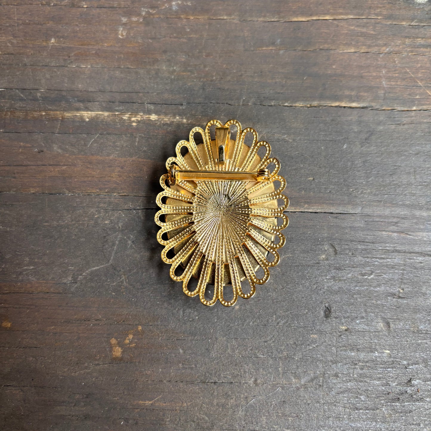 Scalloped Edge Cameo Brooch