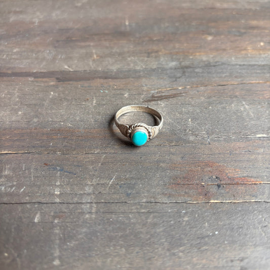 Vintage Sterling Silver Oval Turquoise Ring