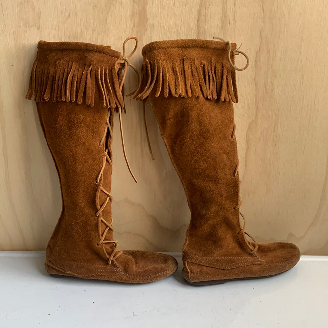 Minnetonka caramel suede lace-up Boots